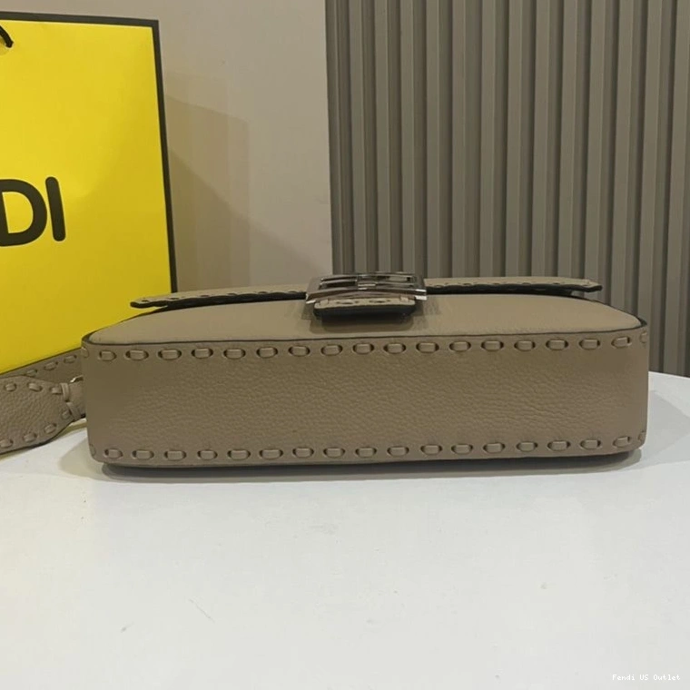Vintage HOT Bag Baguette Selleria Leather Fendi Cuoio In Khaki Medium Romano 0804